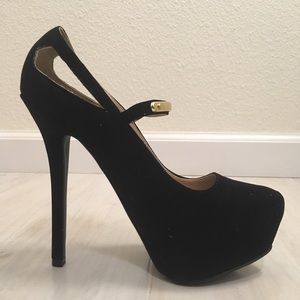 Women’s Black  Sz 8 Qupid Metallic Strap Stiletto